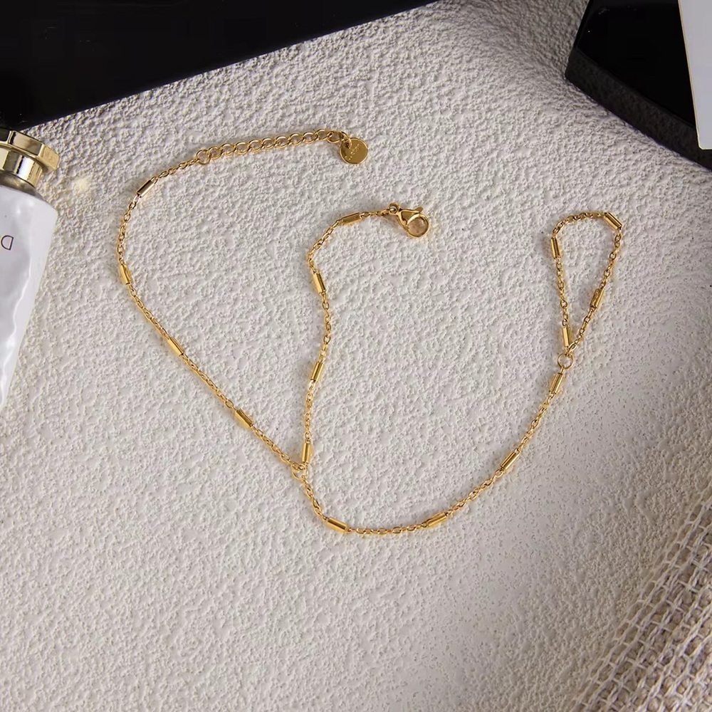 18K Gold Plated Hand Chain Bracelet - Picture 5 of 8